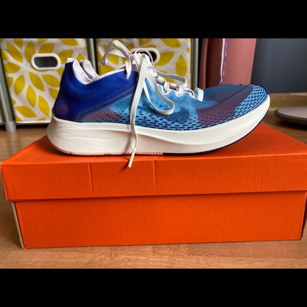 Nike Zoom Fly Fast Women’s 9 - Like New